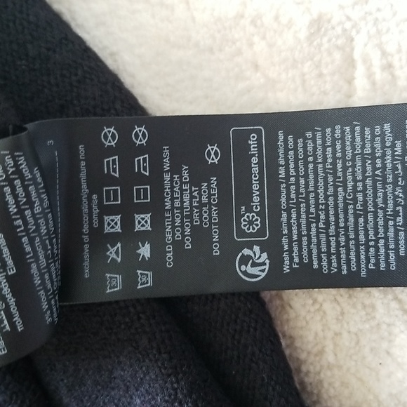 Top col V SLEEVLESS - Picture 5 of 8